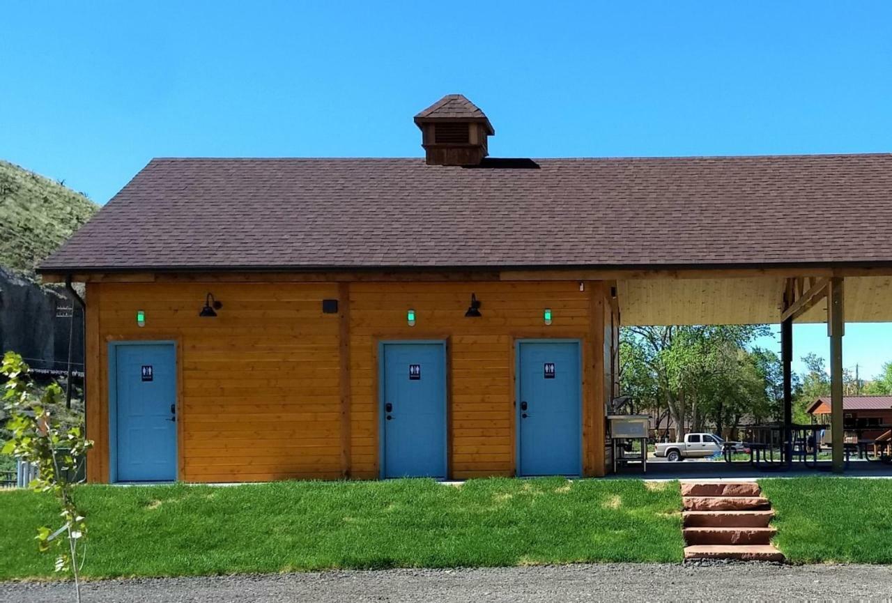 Отель Castle Gate Rv Park Хелпер Экстерьер фото